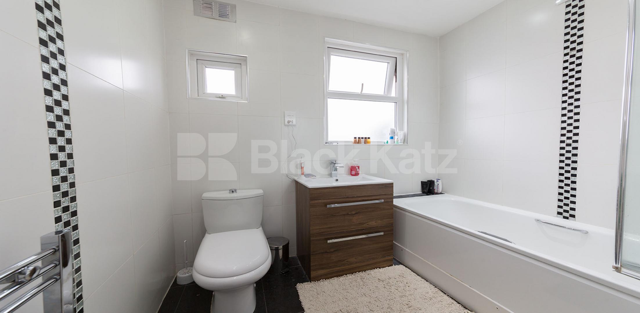 			Fantastic New Instruction!, 4 Bedroom, 1 bath, 1 reception House			  Petworth Road, North Finchley